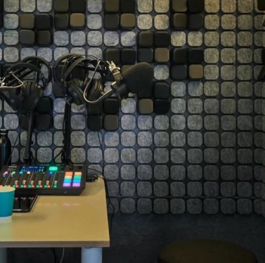 Technik in einem Podcast Studio